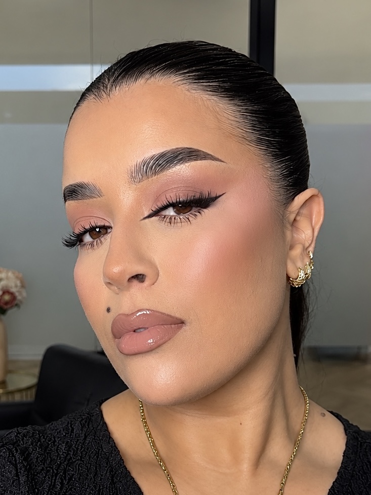 Soft glam look door RAUNAQ