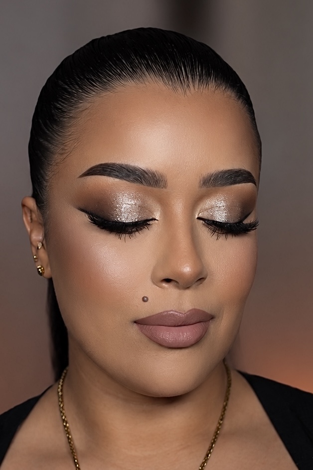 Kleurrijke glam look door RAUNAQ